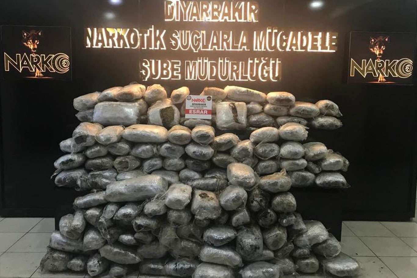 Diyarbakır'da uyuşturucu operasyonu: 95 tutuklanma Diyarbakır'da uyuşturucu operasyonu: 95 tutuklanma